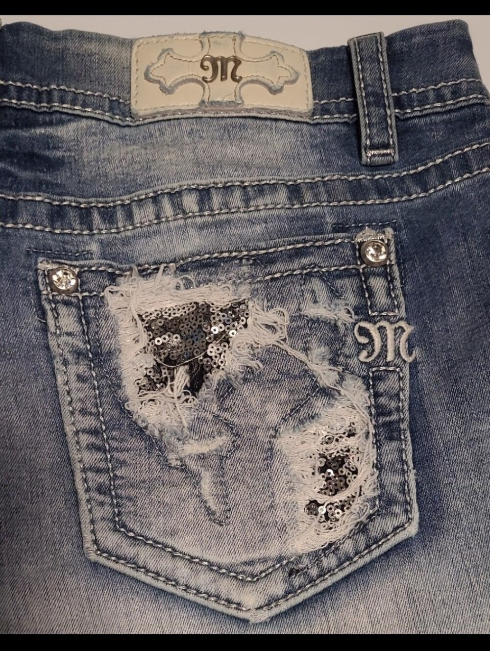 Miss Me Light Distressed Denim Shorts Silver Sequin Accents Mid Rise Easy 29 - Picture 2 of 5